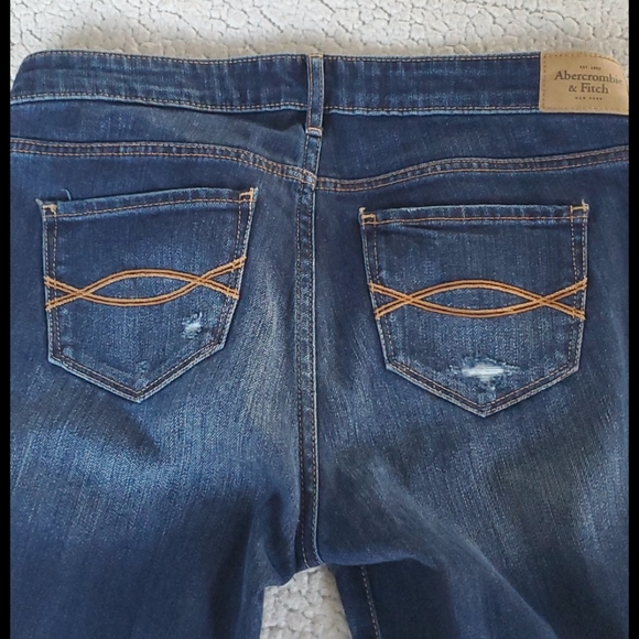 🔥 new Abercrombie Jean's distressed 🔥 - Picture 2 of 2